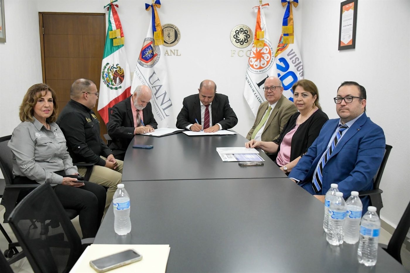 Acto protocolario del convenio ECE-FCC UANL